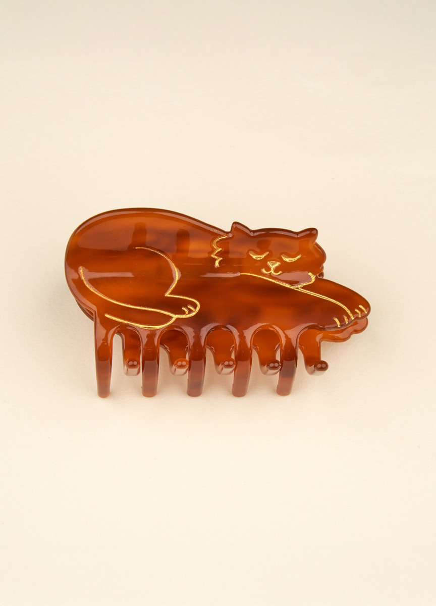 棕色打盹貓咪髮抓